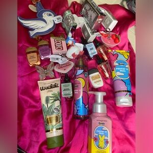 🌷🌿🌷🌷Bath and Body Works SPRING SET! PRICE IS NEGOTIABLE 🌷🌿🌷🌿🌷